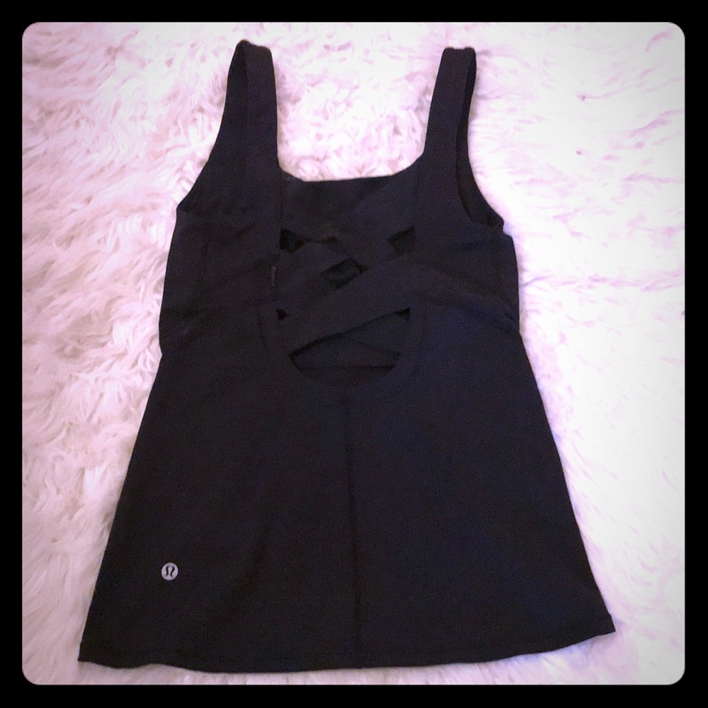 Lululemon sweat wicking black workout top!! Size 4